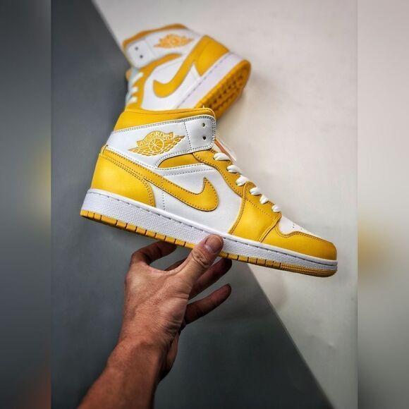 Air Jordan 1 Mid Pollen White Yellow Size 8 &‎ 1/2 in yellow and white NWT - Picture 1 of 12